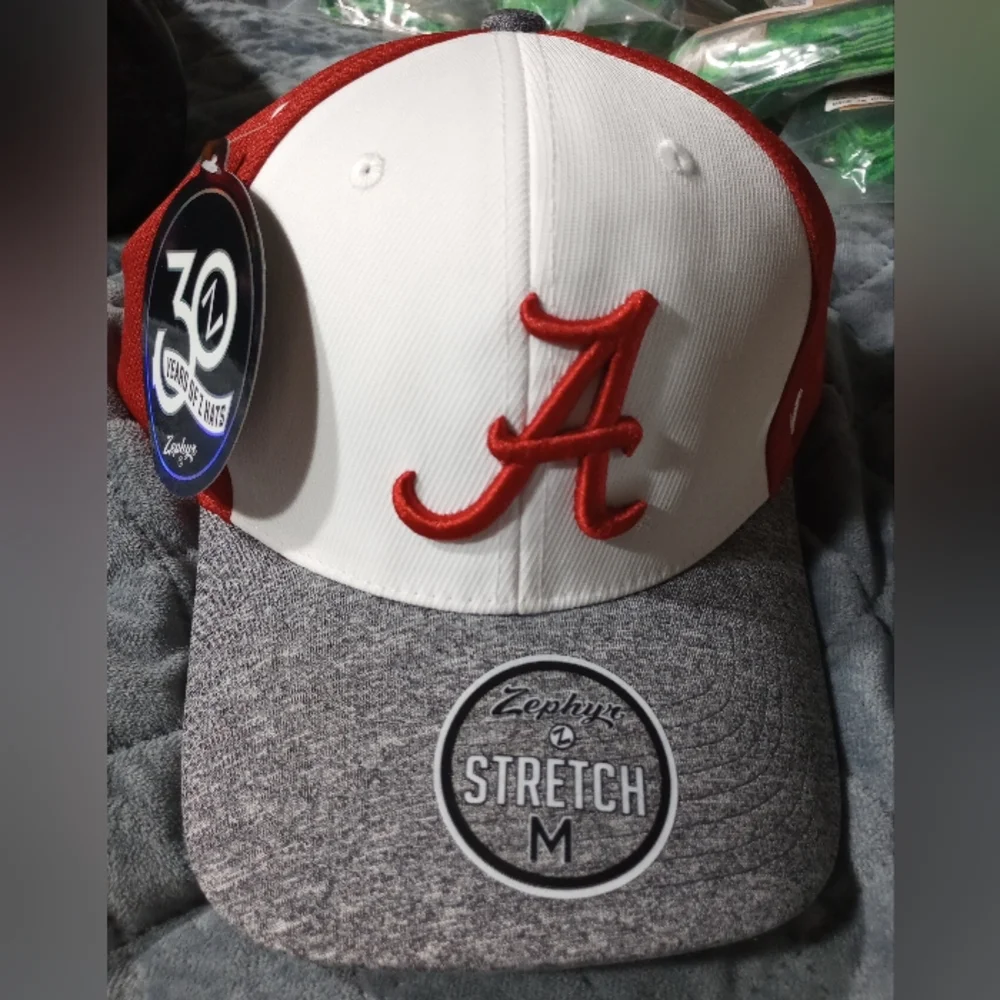 NWT Alabama Crimson Tide NCAA Zephyr Fitted Medium Hat Football Sports Red White
